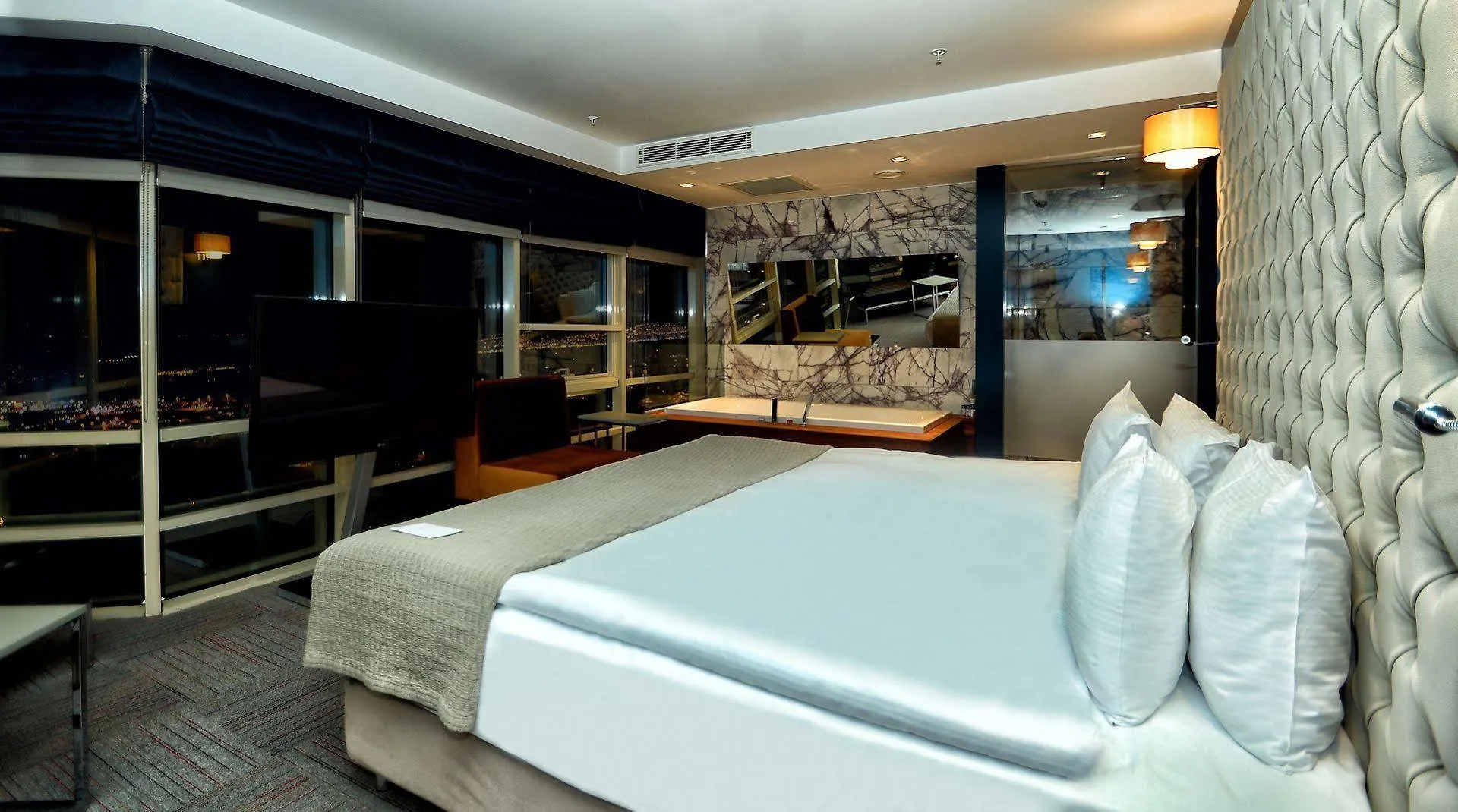 Hotel Ramada Encore By Wyndham Esmirna